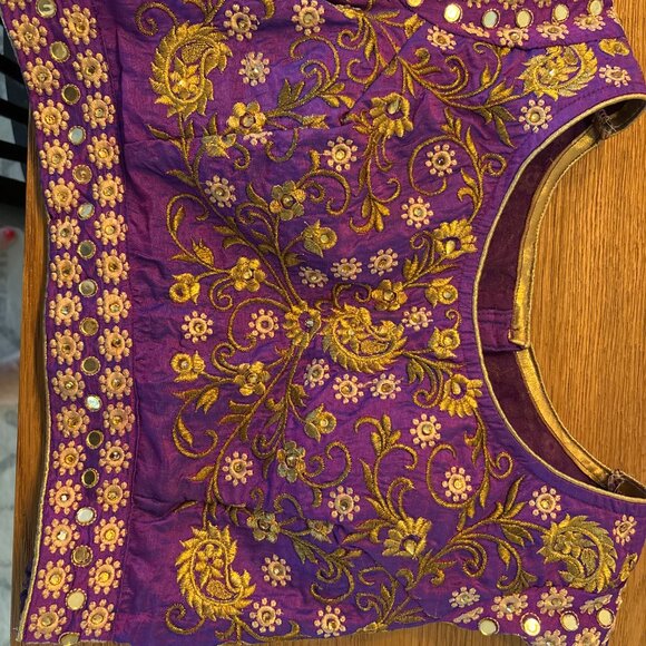 Elegant Purple and Pink Lehenga - Picture 4 of 7